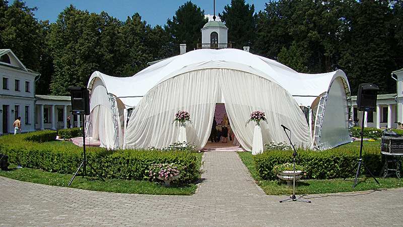 Свадебный шатер: все, что вам нужно знать для организации шикарного торжества
